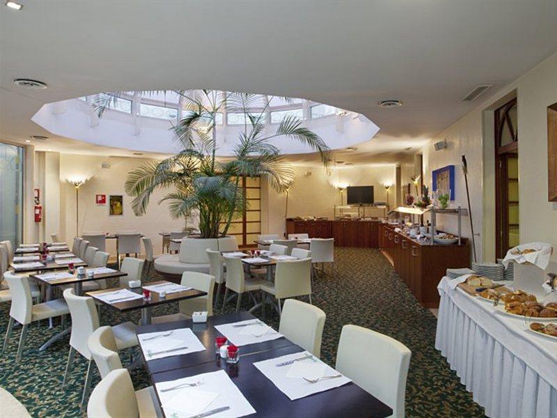 Holiday Inn Milan Garibaldi Station By Ihg Exterior photo